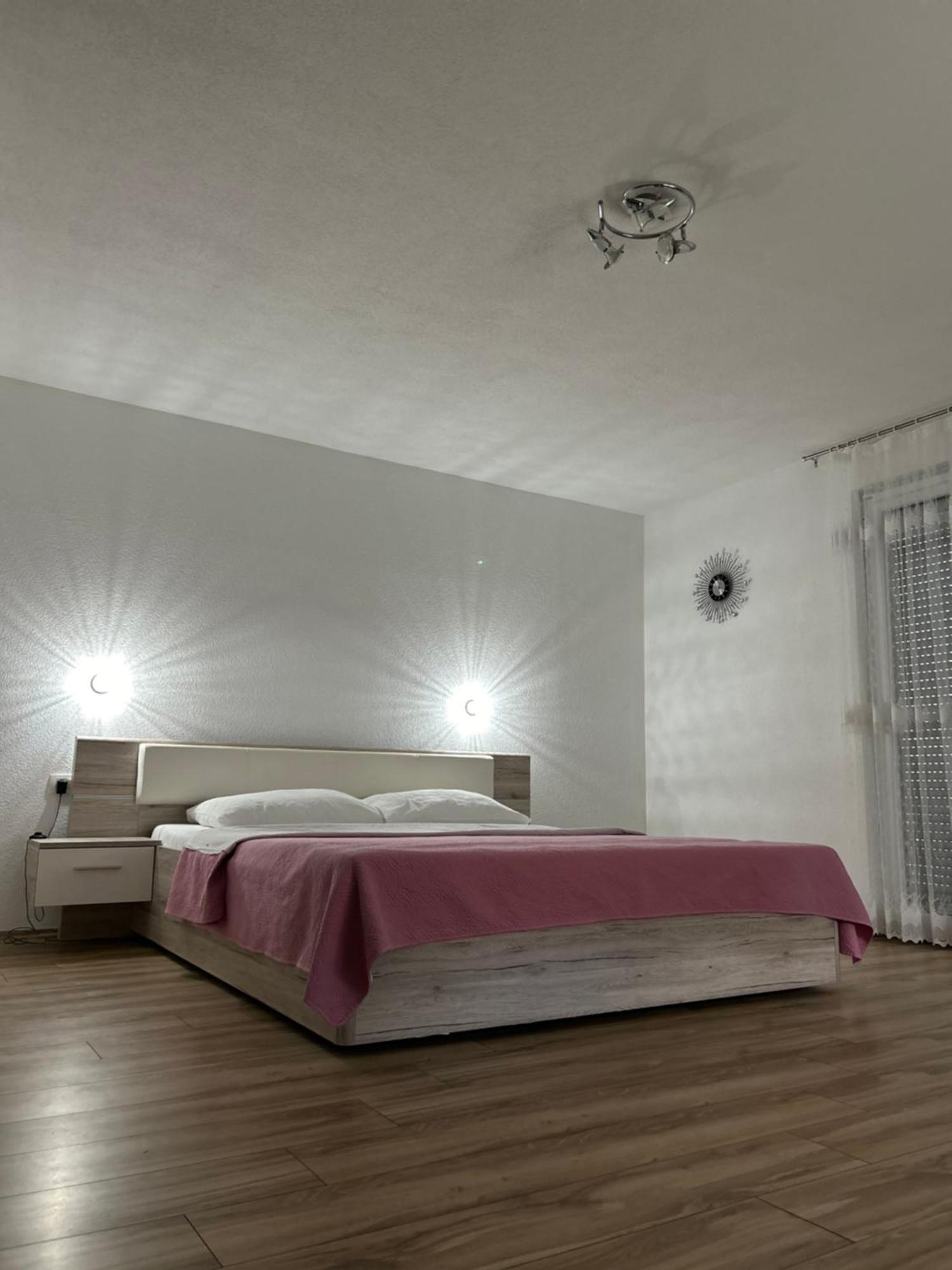 Apartments And Rooms Krizmanic Smoljanac Exterior foto