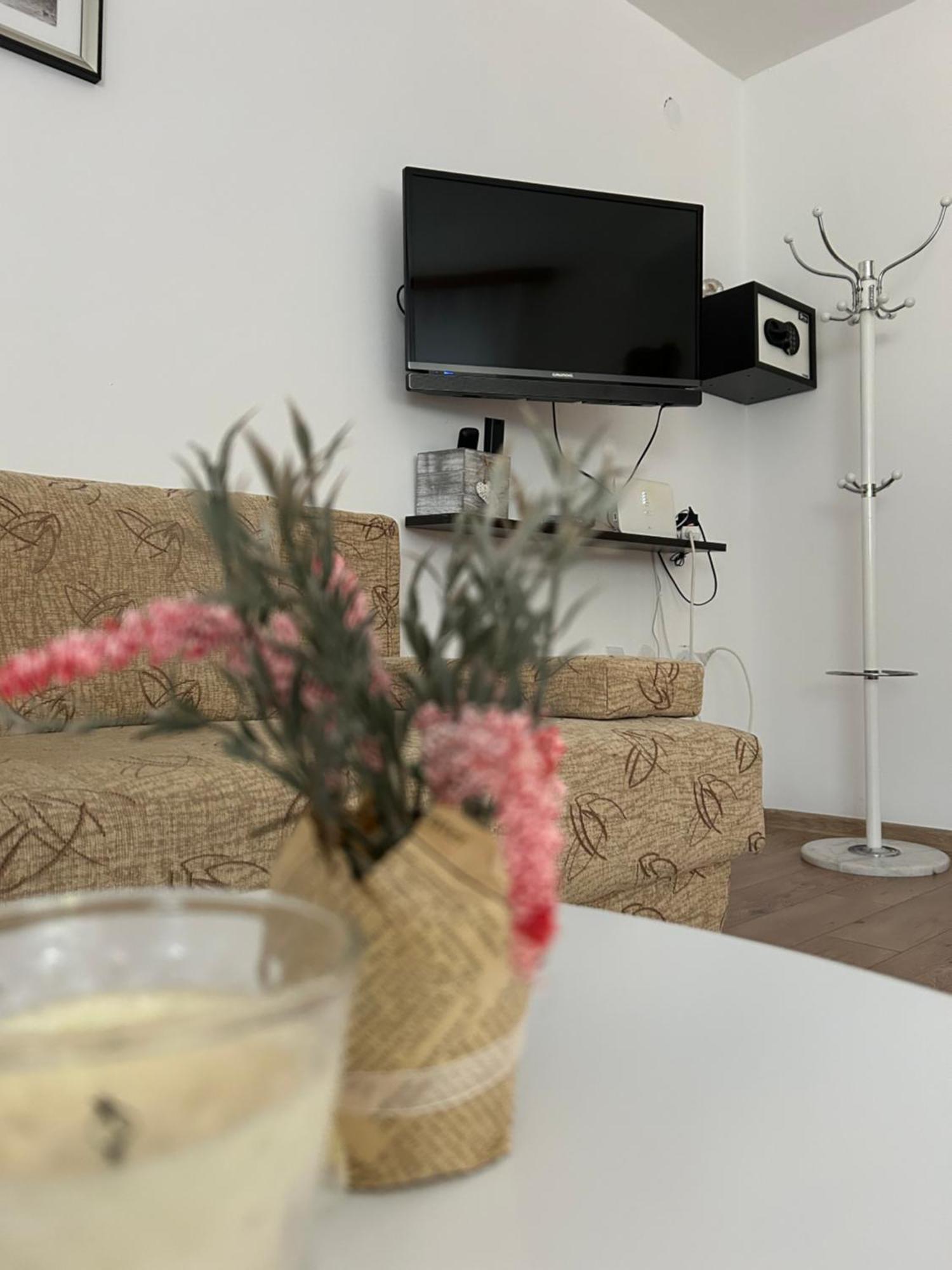 Apartments And Rooms Krizmanic Smoljanac Exterior foto