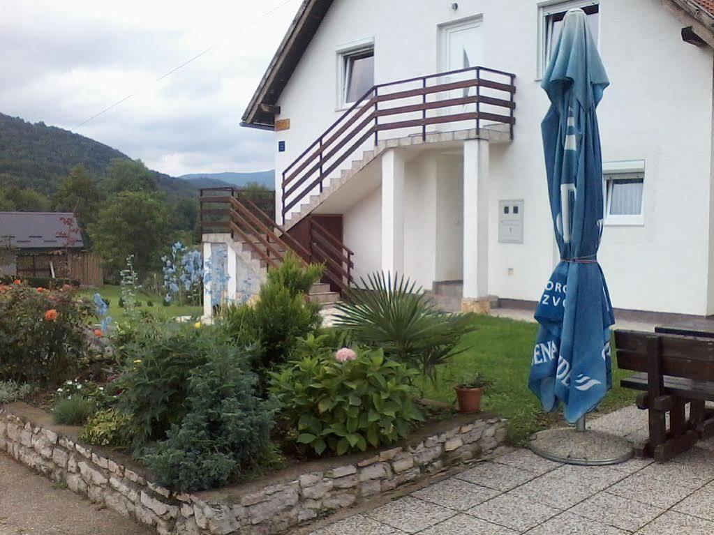 Apartments And Rooms Krizmanic Smoljanac Exterior foto