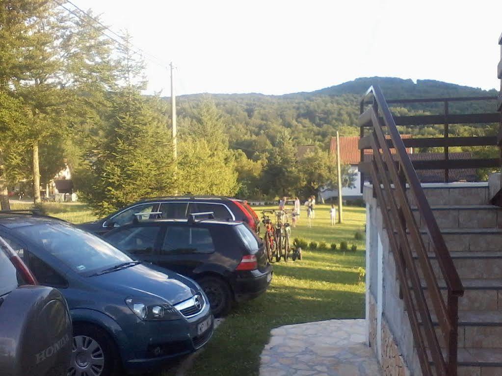 Apartments And Rooms Krizmanic Smoljanac Exterior foto