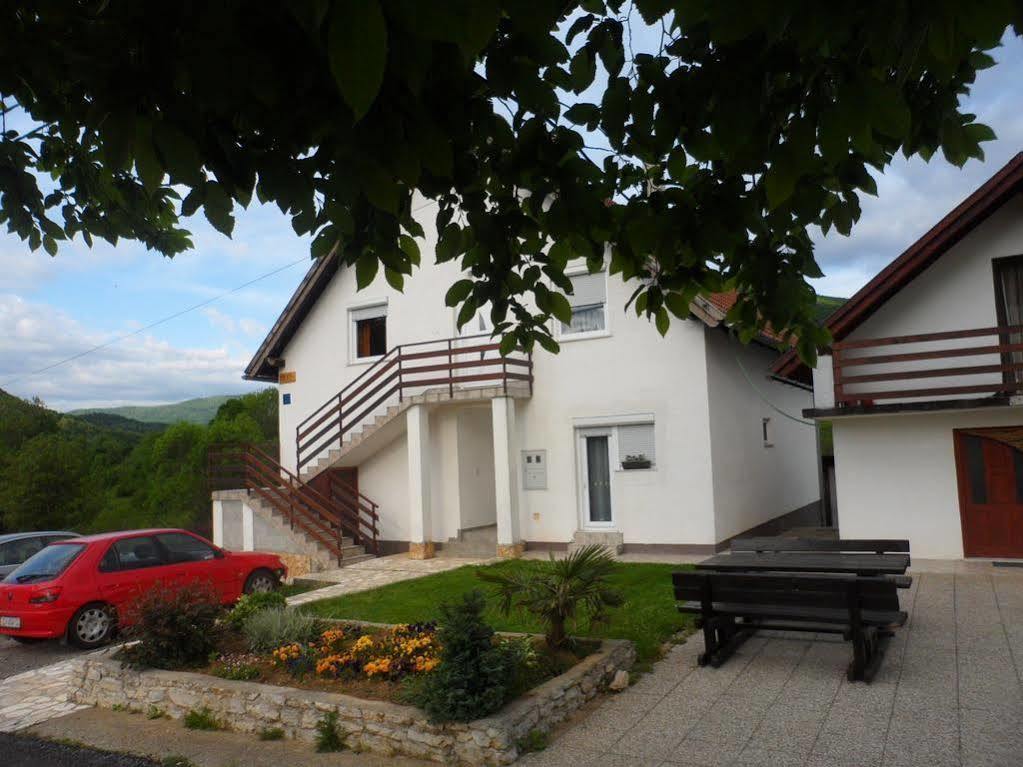 Apartments And Rooms Krizmanic Smoljanac Exterior foto